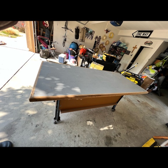 Good table - Picture 1 of 5